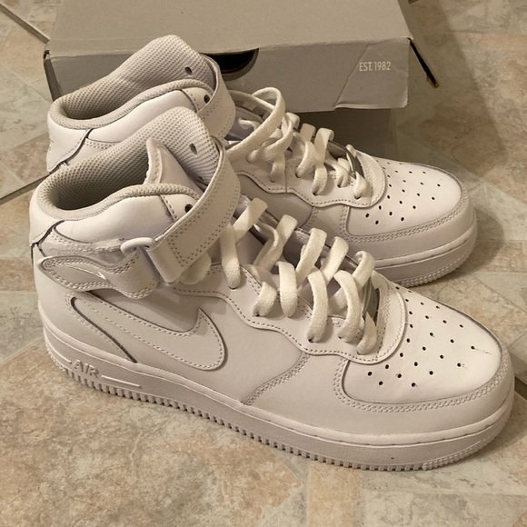 Air Force one mid (gs) - Picture 1 of 6